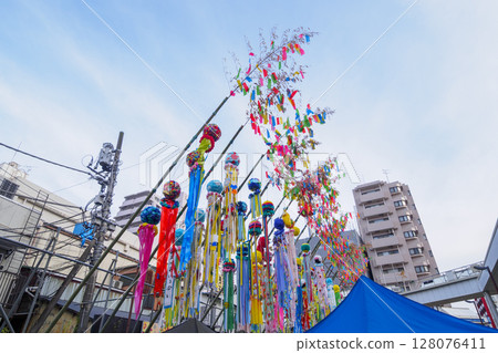 Scenery of Tanabata bamboo decorations (Hiratsuka City) Scenery of Tanabata bamboo decorations (Hiratsuka City) 128076411