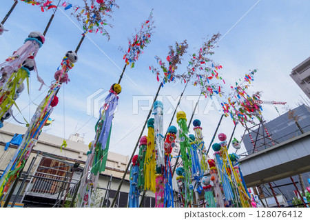 Scenery of Tanabata bamboo decorations (Hiratsuka City) Scenery of Tanabata bamboo decorations (Hiratsuka City) 128076412