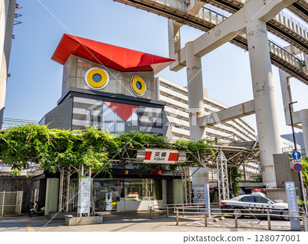 The exterior of the so-called "Owl Police Box" in front of Chiba Station (Chiba Station Police Box) 128077001