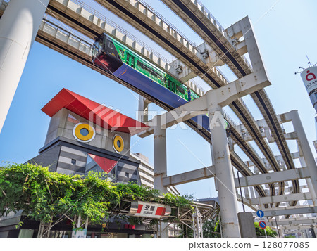 The so-called "Owl Police Box" in front of Chiba Station and the Chiba Urban Monorail The so-called "Owl Police Box" in front of Chiba Station and the Chiba Urban Monorail 128077085