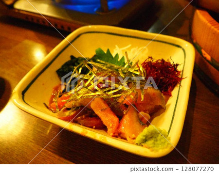 博多特產芝麻鯖魚小菜和日式居酒屋風格的呈現 128077270