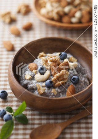 Chia seed coconut pudding 128077489