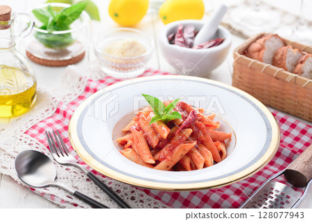 Penne Arrabiata：帶有紅辣椒香氣的正宗義大利麵食 128077943