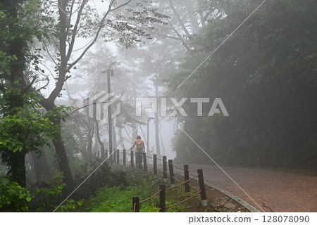 霧氣瀰漫的南漢山城登山步道 [韓國/京畿道] 128078090