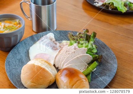 Western-style breakfast plate with chicken ham and bread 128078579