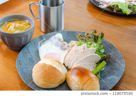 Western-style breakfast plate with chicken ham and bread 128078580