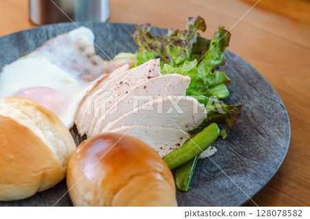 Western-style breakfast plate with chicken ham and bread 128078582