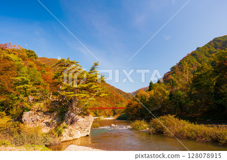 秋田縣抱回溪谷的秋景 秋田縣抱回溪谷的秋景 128078915