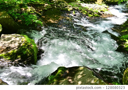 瀧之湯川清涼的水流 瀧之湯川清涼的水流 128080323