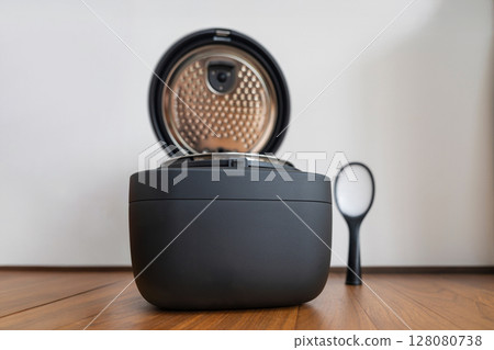 rice cooker 128080738