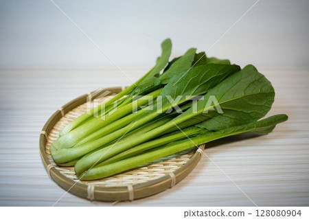 Freshly picked komatsuna 128080904