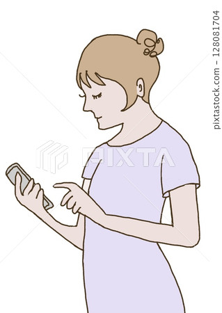 Woman in smartphone operation 128081704