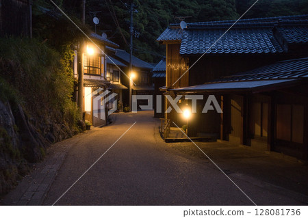 Seaside Kyoto: The streets of Ine Town enveloped in the silence of dawn 1 128081736