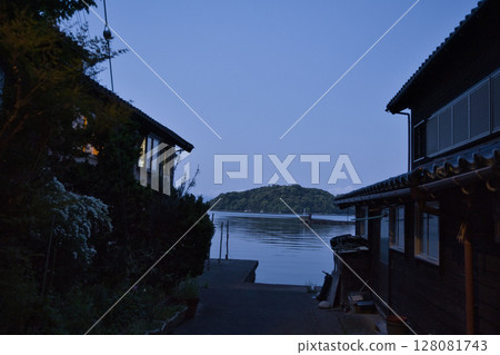 海邊的京都：黎明寂靜中的伊根町街道 8 128081743