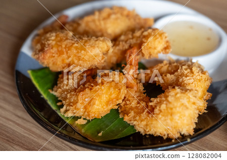 Fried shrimp served on plate with vegetable 128082004