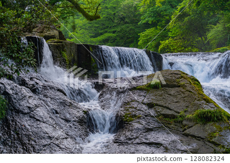 （熊本縣）菊池溪谷、四重三萬瀑布 128082324