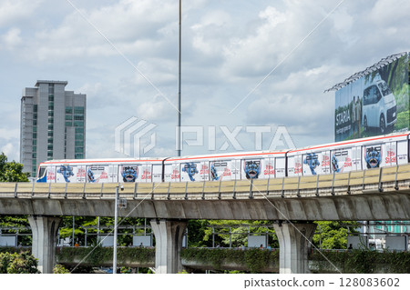 The Train coming at BTS Victory Monument Station 128083602