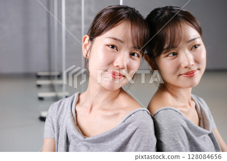 Beautiful Japanese women 128084656