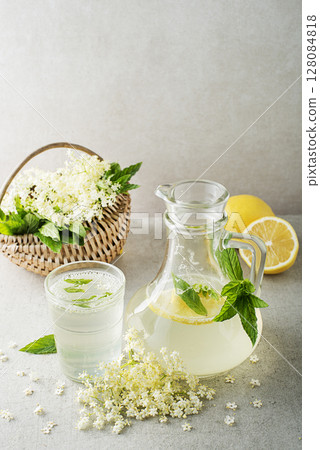 Elder flower drink 128084818