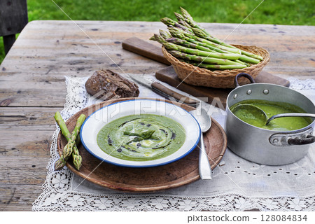 Asparagus soup 128084834