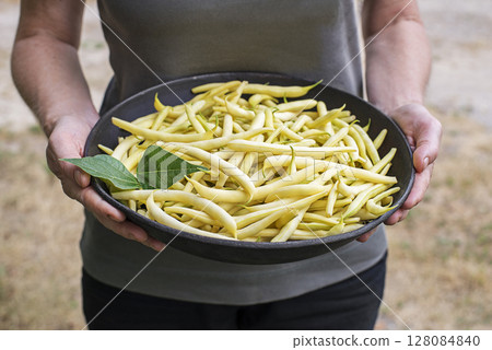Yellow string beans 128084840