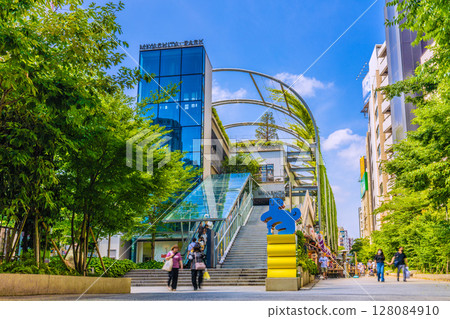 Tokyo cityscape in Japan in July. Inbound tourists continue...extreme heat...view of Shibuya Yokocho in front of Shibuya Station = 4th 128084910