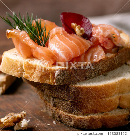 Sliced salted salmon fillet Sliced salted salmon fillet 128085132