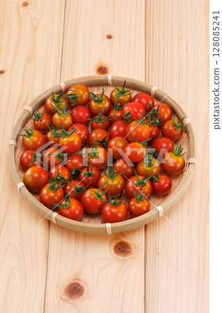 Fresh mini tomatoes Fresh mini tomatoes 128085241