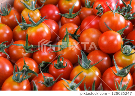 Fresh mini tomatoes Fresh mini tomatoes 128085247