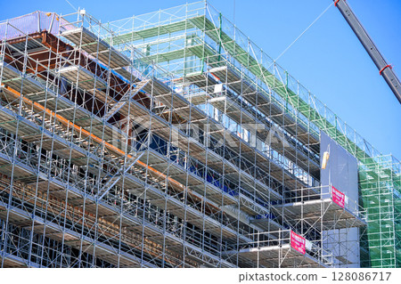 A construction site where construction is underway 128086717