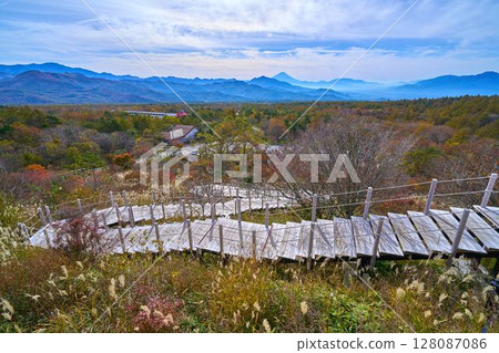 A view to the south from the wooden stairs of Utsukushimori in Hokuto, Yamanashi Prefecture in autumn 128087086