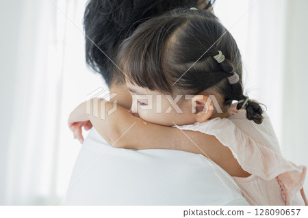 孩子們在室內玩 孩子們在室內玩 128090657