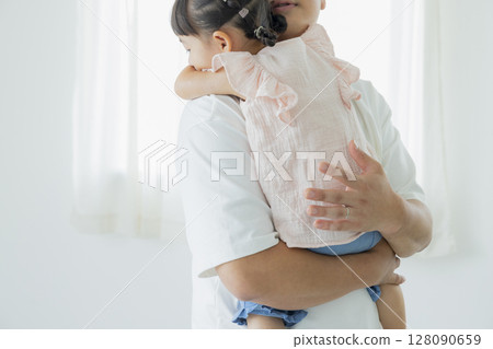 Children playing indoors 128090659