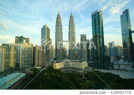 馬來西亞吉隆坡雙子星大樓和 KLCC 公園 128091778