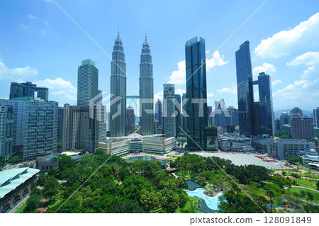Petronas Twin Towers and KLCC Park, Kuala Lumpur, Malaysia Petronas Twin Towers and KLCC Park, Kuala Lumpur, Malaysia 128091849