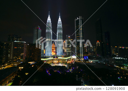 Petronas Twin Towers and KLCC Park, Kuala Lumpur, Malaysia 128091908