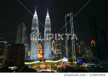 Petronas Twin Towers and KLCC Park, Kuala Lumpur, Malaysia Petronas Twin Towers and KLCC Park, Kuala Lumpur, Malaysia 128091909