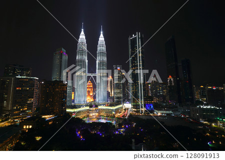 Petronas Twin Towers and KLCC Park, Kuala Lumpur, Malaysia Petronas Twin Towers and KLCC Park, Kuala Lumpur, Malaysia 128091913