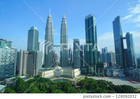 馬來西亞吉隆坡雙子星大樓和 KLCC 公園 128092032