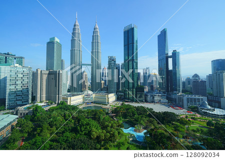 Petronas Twin Towers and KLCC Park, Kuala Lumpur, Malaysia Petronas Twin Towers and KLCC Park, Kuala Lumpur, Malaysia 128092034