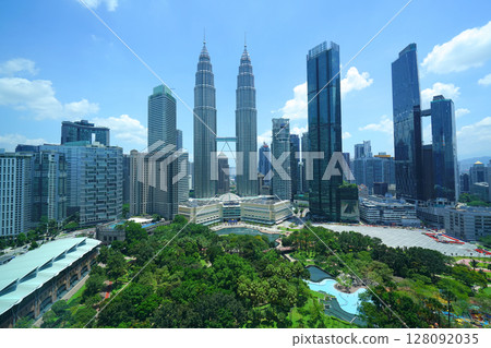 Petronas Twin Towers and KLCC Park, Kuala Lumpur, Malaysia Petronas Twin Towers and KLCC Park, Kuala Lumpur, Malaysia 128092035