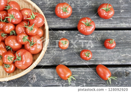 Colorful tomatoes 128092920