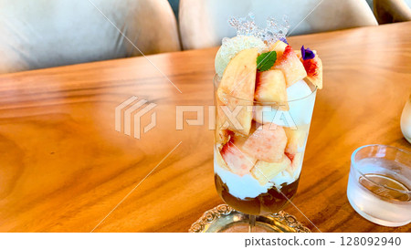 愛媛咖啡廳甜點桃子芭菲 128092940