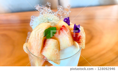 愛媛咖啡廳甜點桃子芭菲 128092946