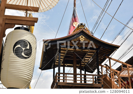 Gion Festival: Float-raising at Minamikannonyama (Nakagyo Ward, Kyoto City) 128094011