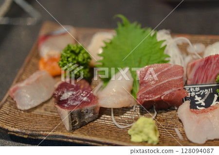 Aomori specialty: Assorted sashimi with Oma tuna Aomori specialty: Assorted sashimi with Oma tuna 128094087