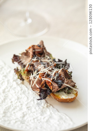 Bruschetta with roast beef and greens 128096130