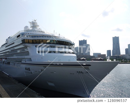 飛鳥三號停泊在大棧橋碼頭 128096537