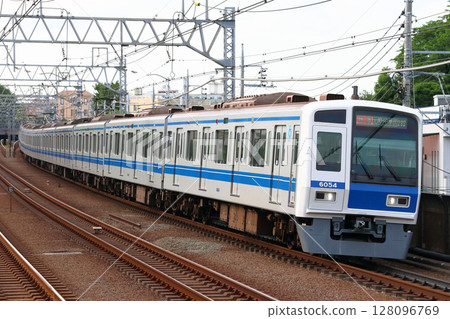 Tokyu Toyoko Line direct: Seibu Ikebukuro Line 6000 series 50 series / aluminum car (express) 128096769