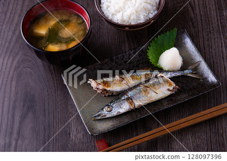 烤鹽秋刀魚套餐 128097396